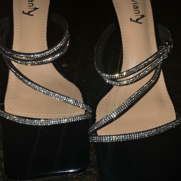 Black dazzled short strapped heels 🖤 - Picture 2 of 4